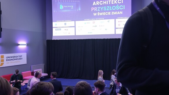 Student Wydziału Zarządzania w programie TOP Young 100